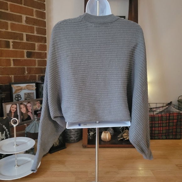 Hyfve boutique cropped gray sweater - Picture 6 of 8